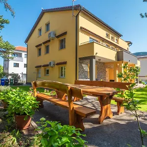  Apartment Gracia